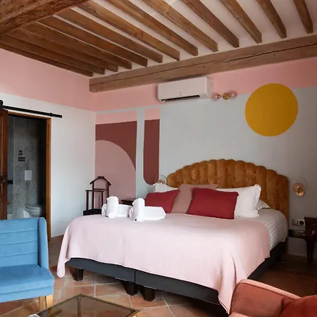 Guest house La Maison D'en Bas Des Seigneurs Cucuron
