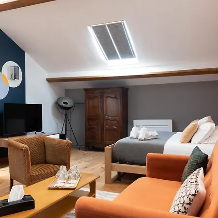La Maison D'en Bas Des Seigneurs Guest house Cucuron