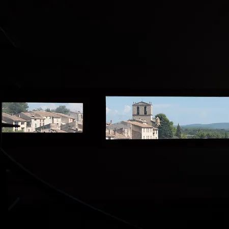 La Maison D'en Bas Des Seigneurs Casa de hóspedes Cucuron