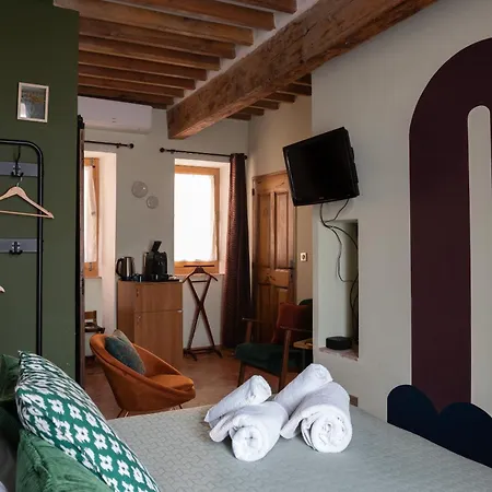 La Maison D'en Bas Des Seigneurs * Cucuron