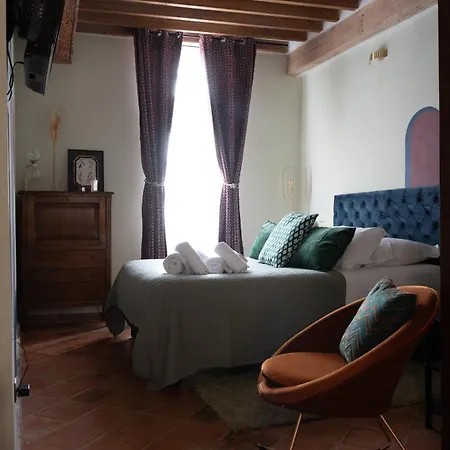 La Maison D'en Bas Des Seigneurs Cucuron